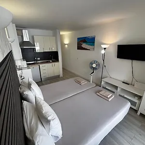 https://cozy-studio-in-los-cristianos-beach.tenerifehoteles.net